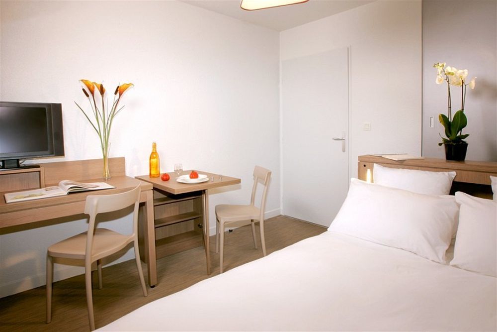 Terres De France - Appart'Hotel Quimper Bretagne Экстерьер фото